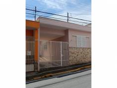 Aluga-se casa no bairro Oriente