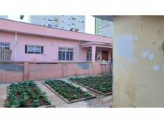 ALUGA-SE CASA NO CENTRO IDEAL PARA CLÍNICA E ESCOLA