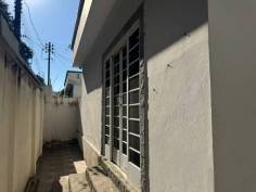 Aluga-se Casa Comercial no Bairro Porto Velho