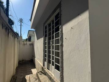 Aluga-se Casa Comercial no Bairro Porto Velho