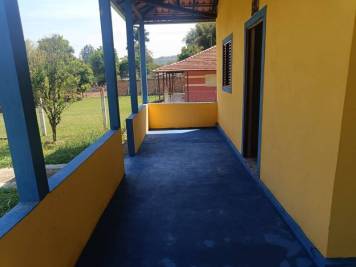 Aluga-se Casa de Campo em Pedralva-MG.
