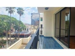 Vende-se apartamento no Centro.